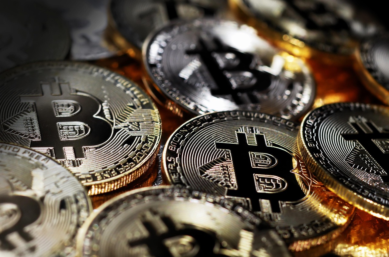 黄金再飙新高！数据：比特币通常在100~150天内跟进拉涨