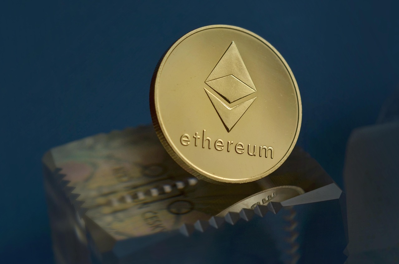 黄金再飙新高！数据：比特币通常在100~150天内跟进拉涨